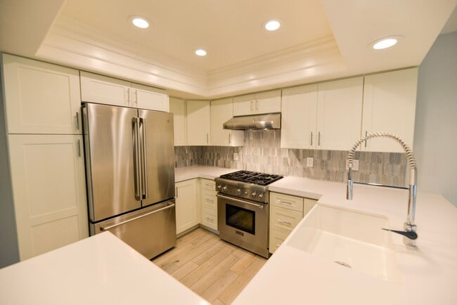 Building Photo - Fully Remodeled unit in the beautiful gate...