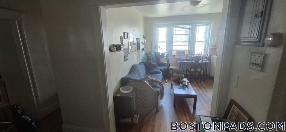 Building Photo - 244 Kelton St
