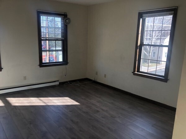 Building Photo - 39 Meadow St