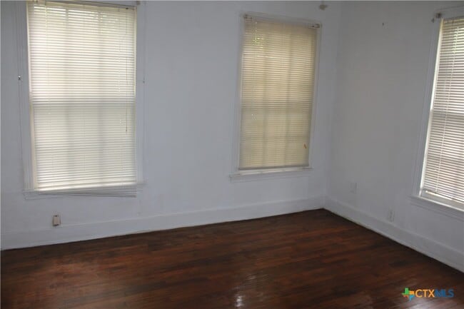 Building Photo - 1104 S 25th St