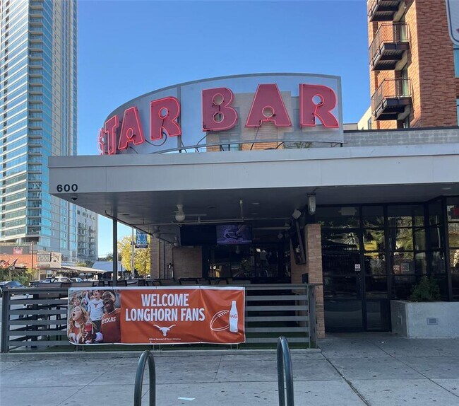 Building Photo - 505 W 7th St