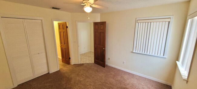 Building Photo - 8730 Thomas Dr
