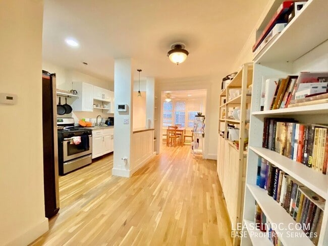 Building Photo - 2517 3rd St NE