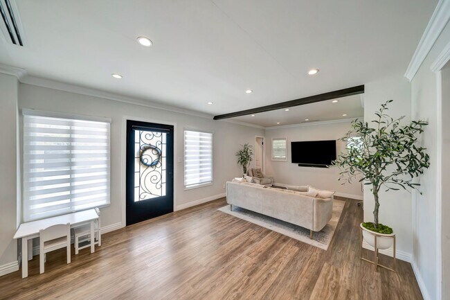 Building Photo - 7847 Apperson St