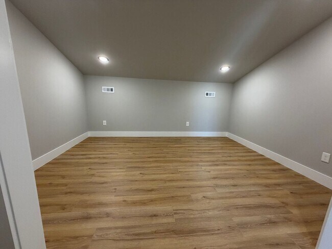 Building Photo - ***940 Seaborn Way***