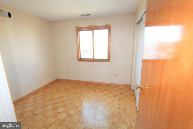 Building Photo - 4812 Ravens Crest Dr