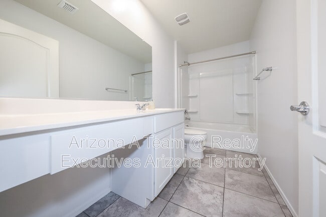 Building Photo - 2943 W Dakota Vista Way