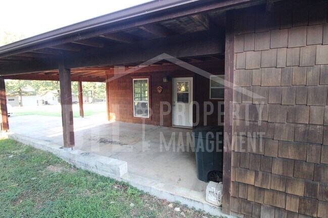 Building Photo - 231 Othello Ln
