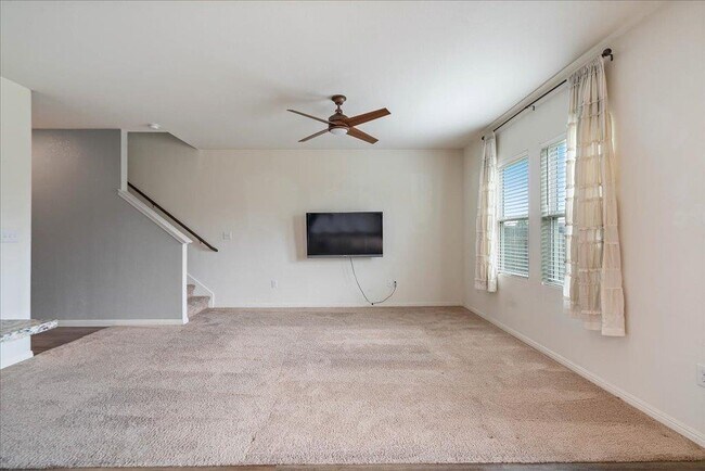 Building Photo - 516 Peony Ct