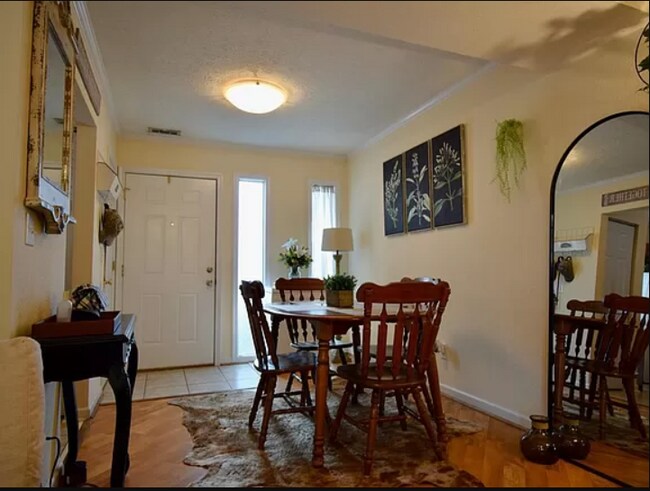 Building Photo - 1476 Tenbury Dr