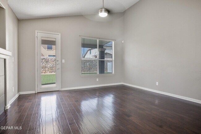 Building Photo - 12509 Twin Leaf Dr