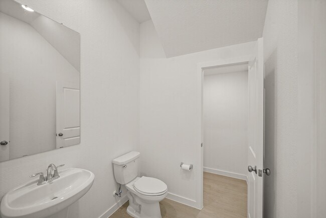 Building Photo - 2207 Diagonal Ln