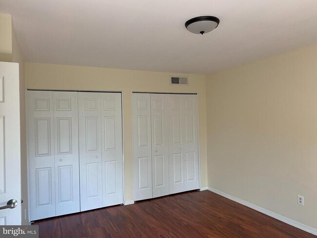 Building Photo - 6141 Leesburg Pike