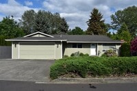 Building Photo - 3 bedroom in Bellevue WA 98006
