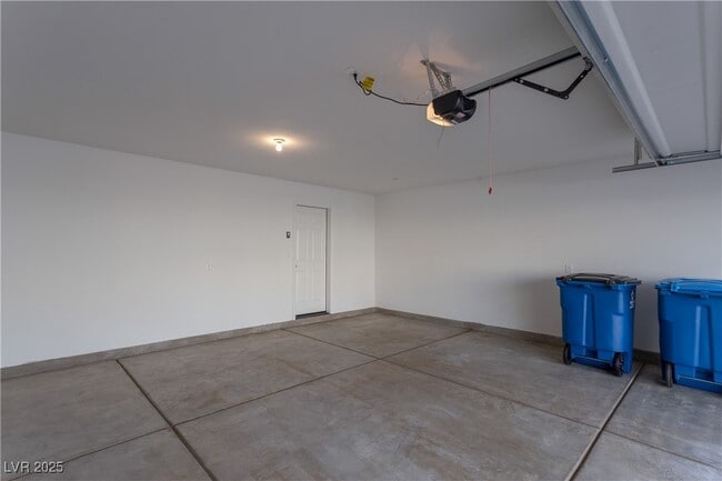 Building Photo - 618 Bellus Pl