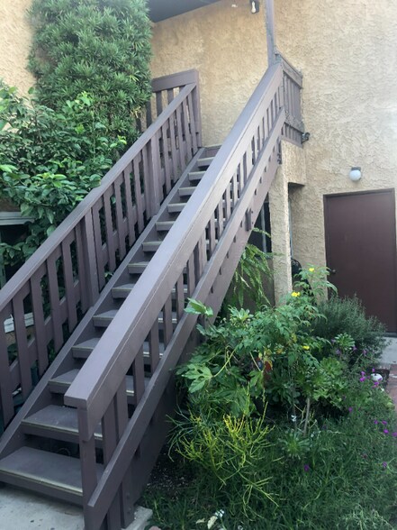 Building Photo - 6423 Tujunga Ave