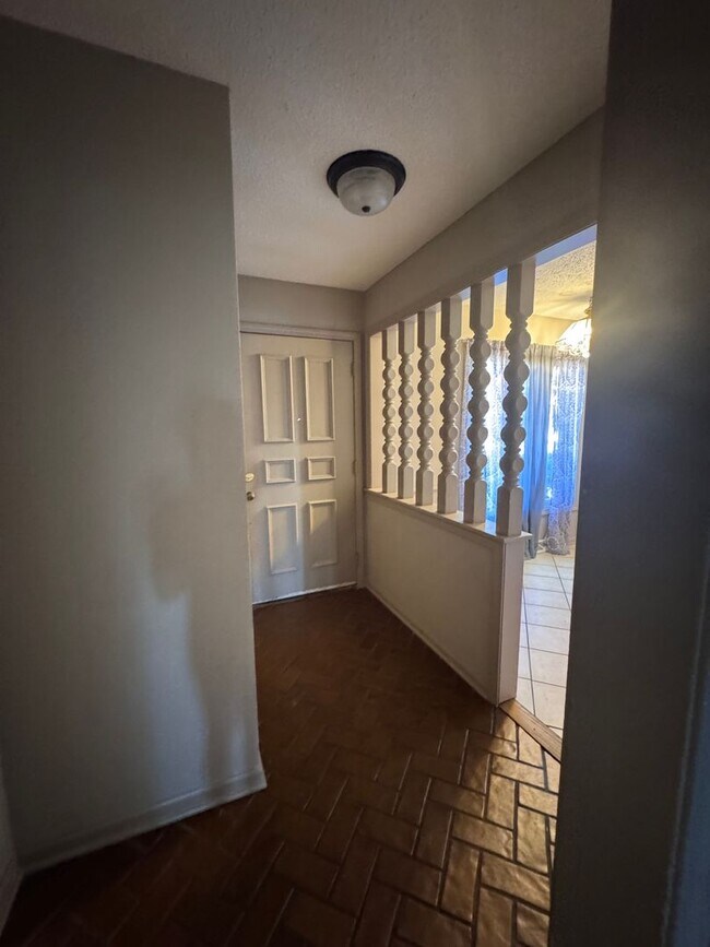 Building Photo - 1410-1410 E Camino Alto St