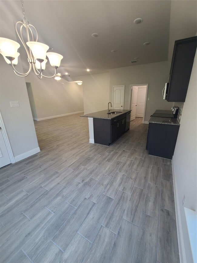 Building Photo - 525 Hillcrest Cir