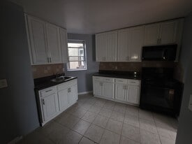 Building Photo - 554 Avenue C