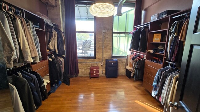 Building Photo - 602 S 9th St