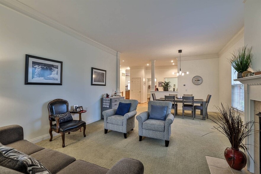 Living/Family Room - 11633 Chancery Ln