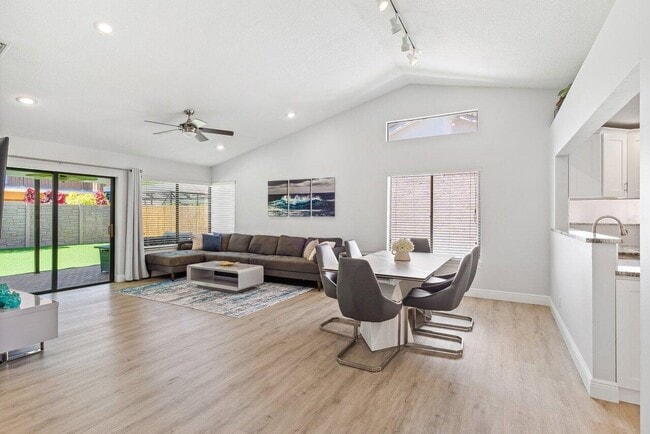 Building Photo - 10581 Mendocino Ln