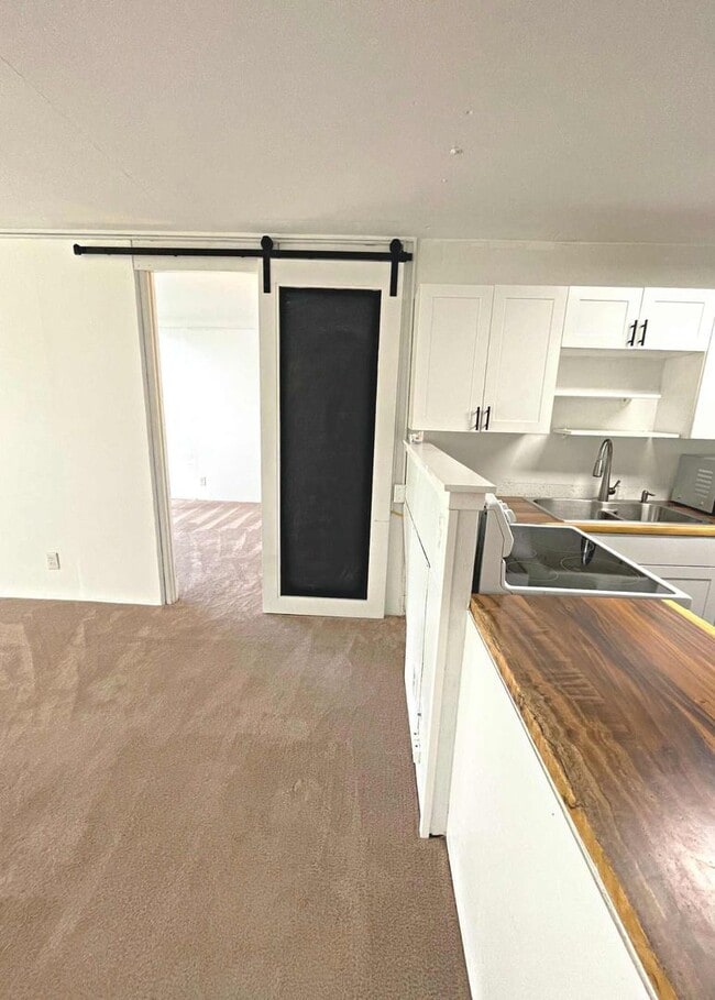 Building Photo - 1/1 unit with AC at Cathedral Point in Mil...