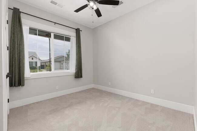 Building Photo - Wonderful 5 bedroom 4 bath home built by New Trend Construction