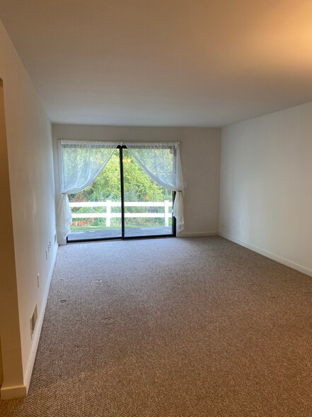 Building Photo - 499 Asbury Ridge