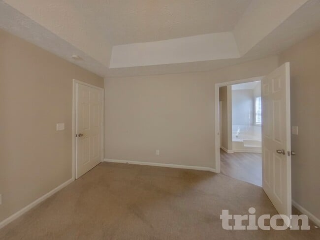 Building Photo - 2338 Briar Knoll Rd