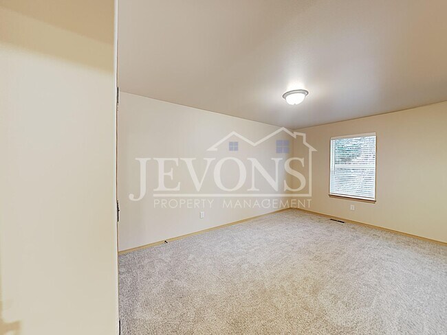 Building Photo - 708 N 29th Ave