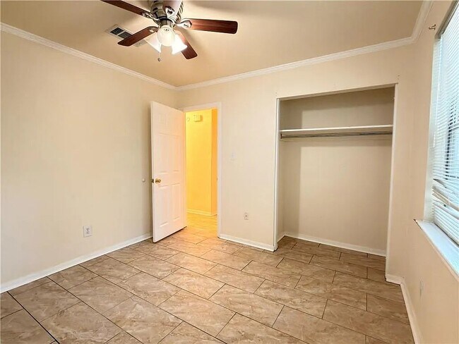 Building Photo - 3236 Reine Ave