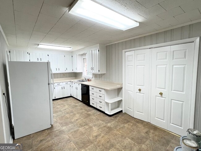 Building Photo - 133 Pineview Dr