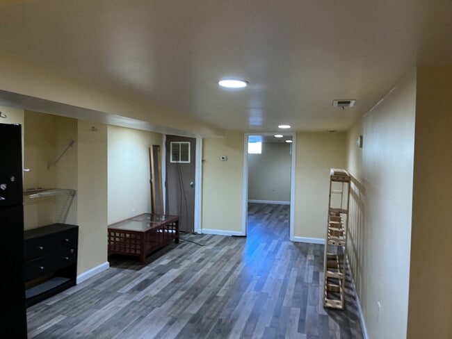 Building Photo - 831 E Chase St