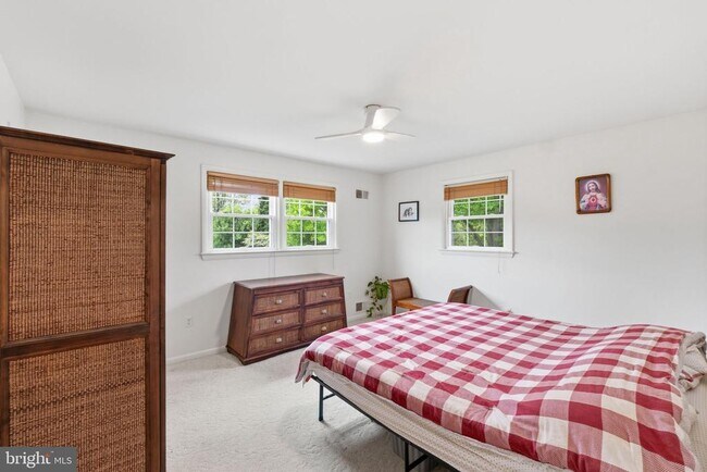 Building Photo - 9809 Sunset Dr