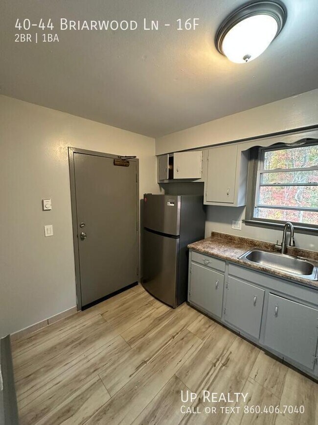 Building Photo - 40-44 Briarwood Ln-16F