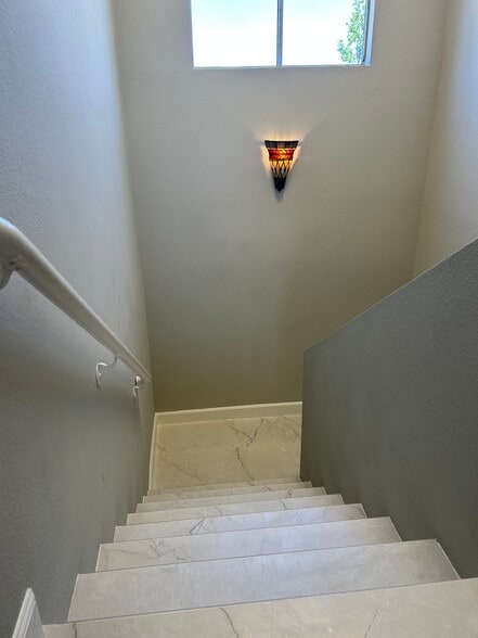 Building Photo - 4435 Coldwater Canyon Ave