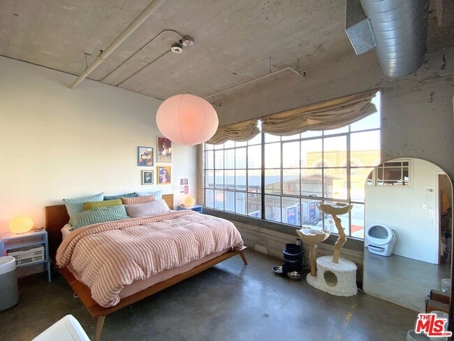 Building Photo - 1855 Industrial St