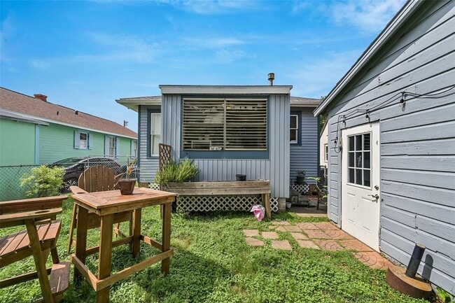 Building Photo - 4307 Ave Q 1/2