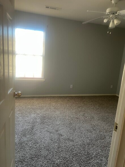 Building Photo - 3106 SW Deerfield Blvd