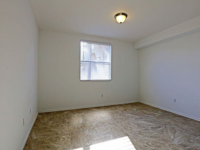 Building Photo - Bellamar 15385-411