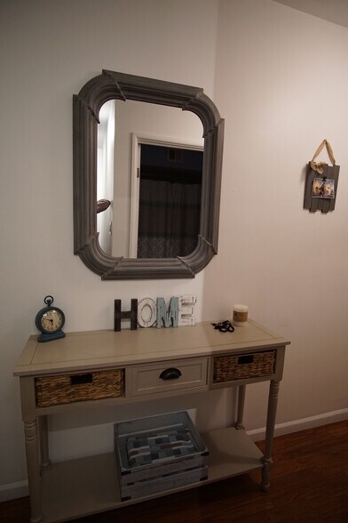 Building Photo - 636 W Webster Ave