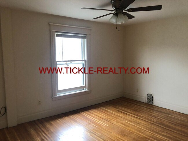 Building Photo - 219 Meigs St