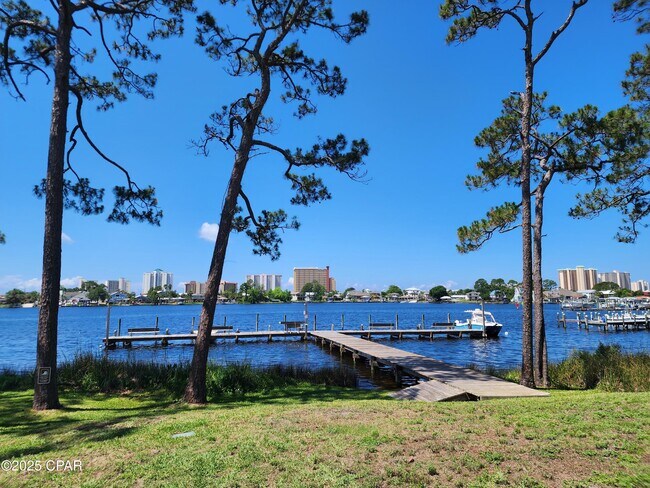 Building Photo - 6901 N Lagoon Dr