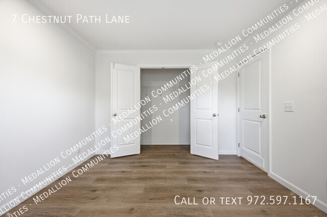 Building Photo - 7 Chestnut Path Ln