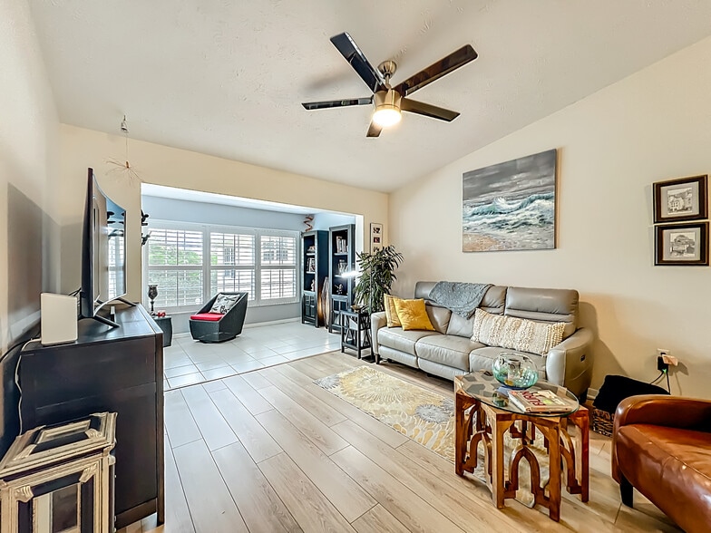 Building Photo - 760 Lake Orchid Cir