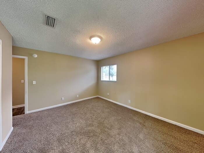 Building Photo - 1685 Farm Way