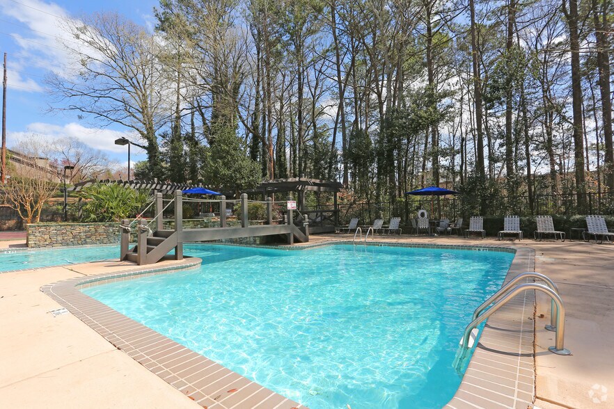 The Avenues of North Decatur 645 DeKalb Industrial Way Decatur GA