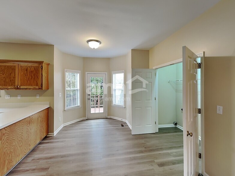 Building Photo - 2702 Camden Ct