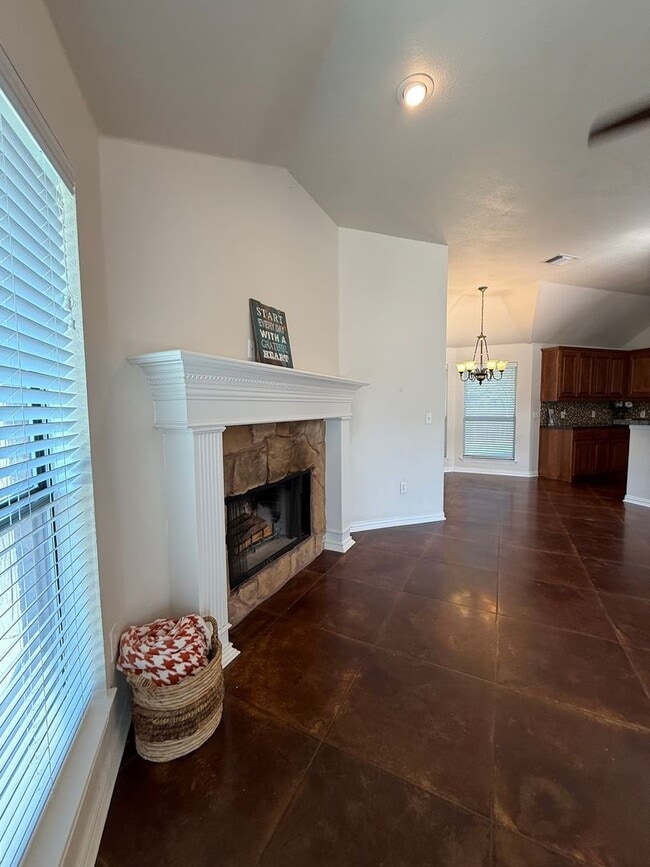 Building Photo - Four bedroom home located in prime neighbo...